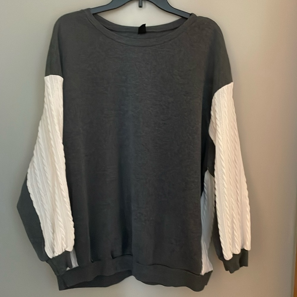 Sweatshirt
